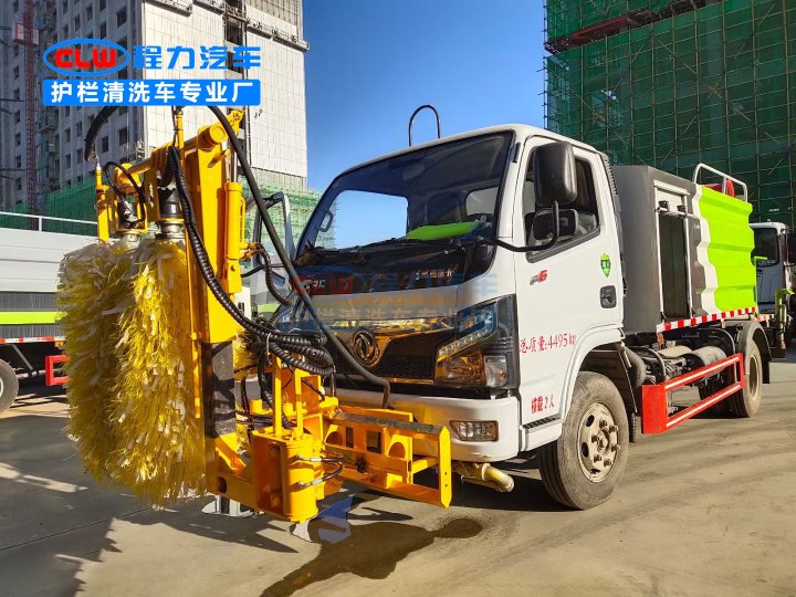 東風(fēng)小多利卡加裝城市護(hù)欄清洗機(jī)